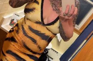 Hot tatted up blonde - Image 6