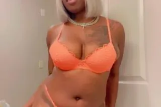 Hi im KELLY.... visiting way f... - Image 3