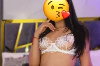 Hot Colombian girl here for a ... - Image 1