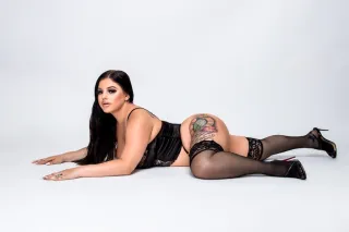 BUSTY Green Eyed Brunette Badd... - Image 1