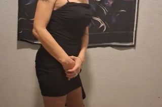 Im out going and like to have ... - Image 1