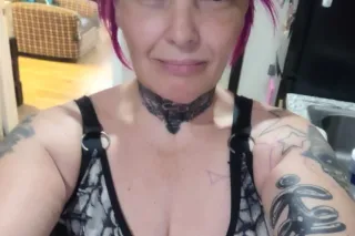 ⭐ Sexy Curvy🦇 Milf available n... - Image 1