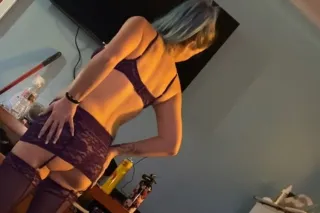 😜Looking for a quick sloppy toppy Full service or how about lets get freaky and explore your kinks! 😈🫦👅 - Image 5