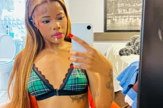 pretty petite w a phatt ah ! 🫣... - Image 3