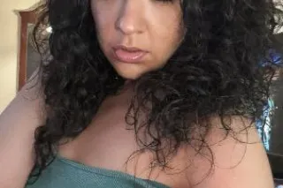very sweet and petite latina looking for an older more mature gentleman - Image 3