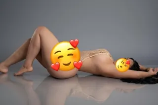 come spend a moment wth a sexy... - Image 1
