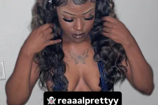 A PETITE cali 🌴 treat 🍫 Availa... - Image 3