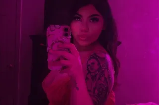 Thick latina with a phat prett... - Image 2