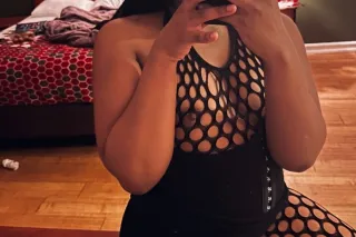 Upscale Discreet, Fetish friendly & Petite - Image 2