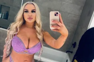 Last Night In Town 💋❄ Busty Upscale Barbie ❄💋 - Image 4