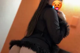 Hermosa Colombiana En Arlingto... - Image 2