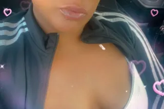 Just Landed WanNa get AwayCum ... - Image 3