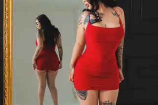 2 SEXY CURVY TATTED MILF's 👩🏻👩... - Image 4