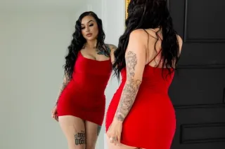 2 SEXY CURVY TATTED MILF's 👩🏻👩🏻 - Image 5