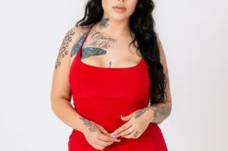 2 SEXY CURVY TATTED MILF's 👩🏻👩... - Image 1