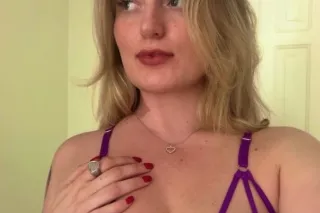 Soft Blonde GFE💕 Curvy and Playful - Image 7