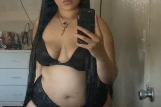 thick sexy lightskin available... - Image 4