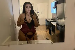 thick sexy lightskin available... - Image 1