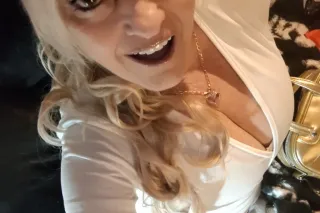 sexy Mature Hot fun Blond Available now! - Image 4