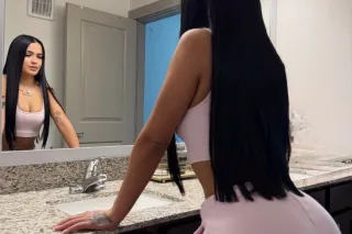 Chica Latina 🫠 - Image 2