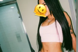 Chica Latina 🫠 - Image 1