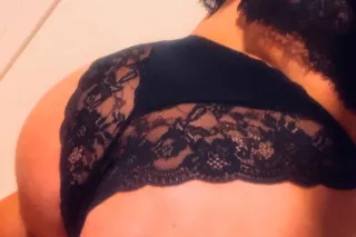 sexy italian with curves in/ou... - Image 4