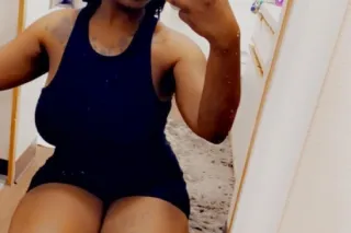 Busty Ebony 😍 New in town , 🥰G... - Image 1