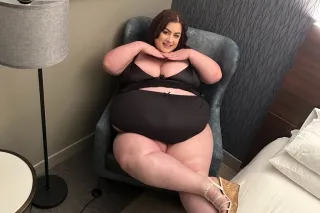 SBBW Ashley Garland 😍💗💗 - Image 2