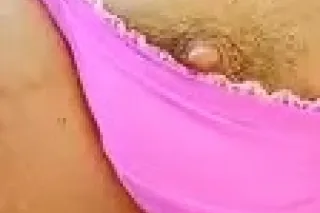 💋 Needing to discreetly relax ... - Image 1