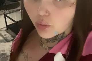 PRETTY THICK WHITE SNOWBUNNY🩷I... - Image 1