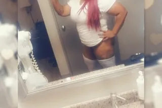 IS UR DICK IN GOOD HANDS HEAD ... - Image 2