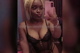 🧚🏽😮‍💨 4 Foot 3 Dwarf/ Midget 1... - Image 1