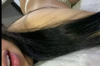 hola mi amor yo sere tu latina favorita con un culoo rico y grande🍑 ven a provar mi rica panocha apretadita - Image 1
