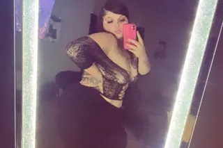 PRETTY THICK WHITE BBW SNOWBUN... - Image 1