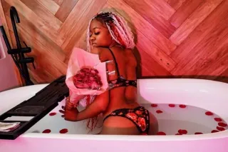 COME SEE SEXY PETITE MS CINNAM... - Image 3