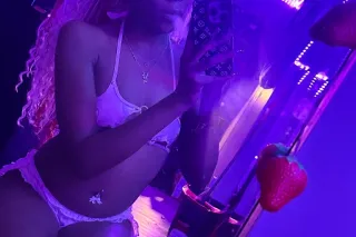 COME SEE SEXY PETITE MS CINNAM... - Image 4