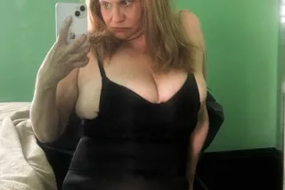 GOOD GIRLS SWALLOW - Image 2