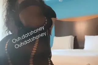 Incalls And Out 🥰 Soakin Wet B... - Image 1