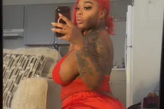 come get some of this juicy wet creamy peach - Image 2