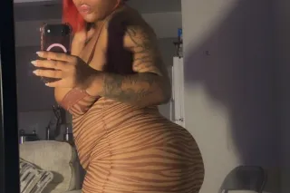 come get some of this juicy wet creamy peach - Image 3