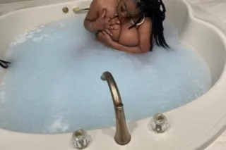 Sexy hits the spot - Image 6