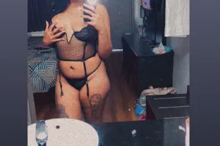 CATCH ME WHILE IM HERE 😏🧞♀🥂💋 - Image 3