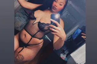 CATCH ME WHILE IM HERE 😏🧞♀🥂💋 - Image 5