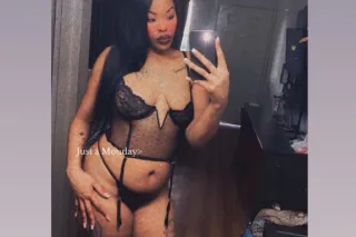 CATCH ME WHILE IM HERE 😏🧞♀🥂💋 - Image 7