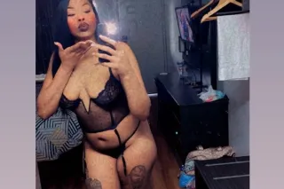 CATCH ME WHILE IM HERE 😏🧞♀🥂💋 - Image 9