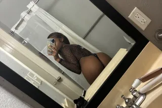 come see me baby 💦💦😩 .. 2 girl... - Image 1