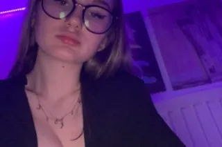 💋 22yo Fun & Flirty Babe 😘 | 🔥 1HR SPECIAL – 2 POPS $150 ONLY 😉 | 🚗 Car Meets • 🏠 Incall • 🌃 Outcall | ✨ Clean • Discreet • Drama Free | 📱 Text Only: 864 346 0 165 - Image 4