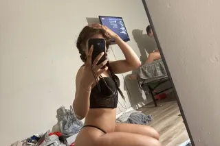 Face, body and pussy all pretty. Suck my toes while you nut🍦 - Image 7