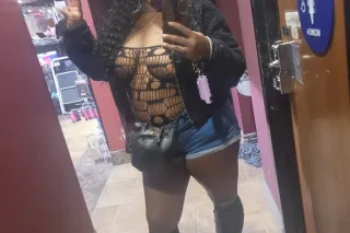 😙 BIG BOOTY JUICY 🍑🧃💦 EBONY GO... - Image 1
