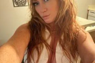 SEXY RED HEADED MILF TOP 7% ONLYFANS MODEL 💋 - Image 4